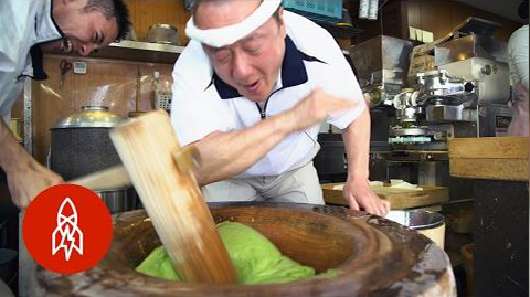 POUNDING MOCHI WITH THE FASTEST MOCHI MAKER IN JAPAN